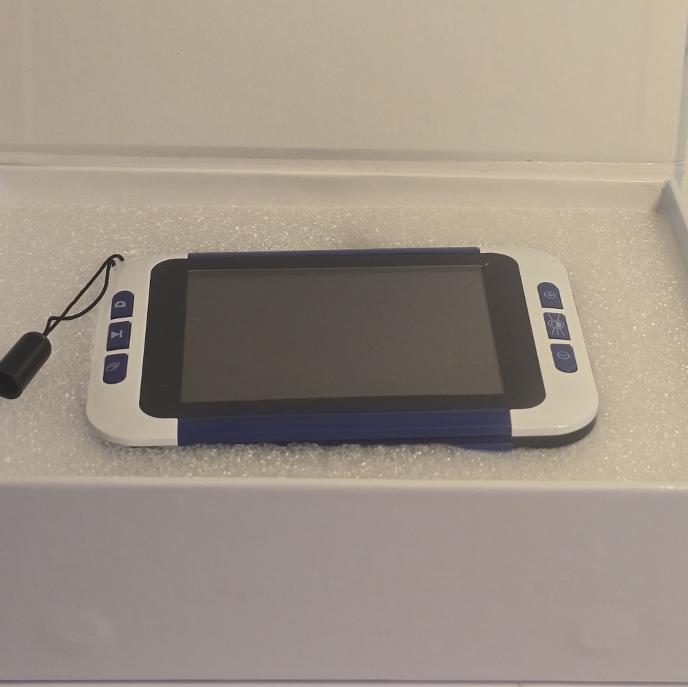 Portable Digital Magnifier - Black and White